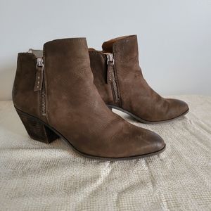 Frye Judy Ankle Cowboy Brown Leather Bootie 3470014-DBN Size 10M